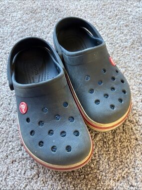 CROCS Kids navy Clogs with Red Accent
